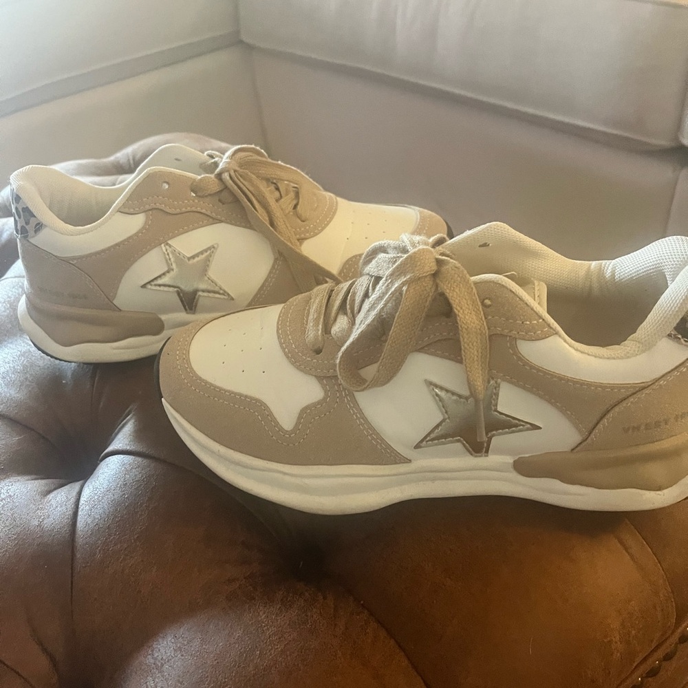 Women’s Vintage Havana Sneakers 8.5